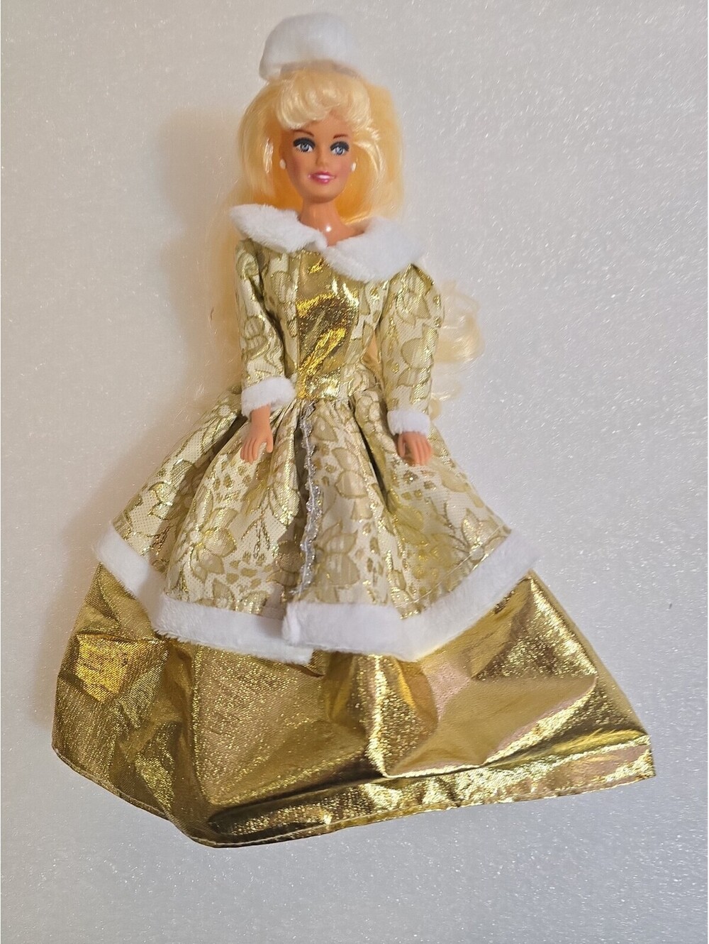 1995 WINTER FANTASY BALL Barbie Doll Blonde in Gold Gown #15334 OOB